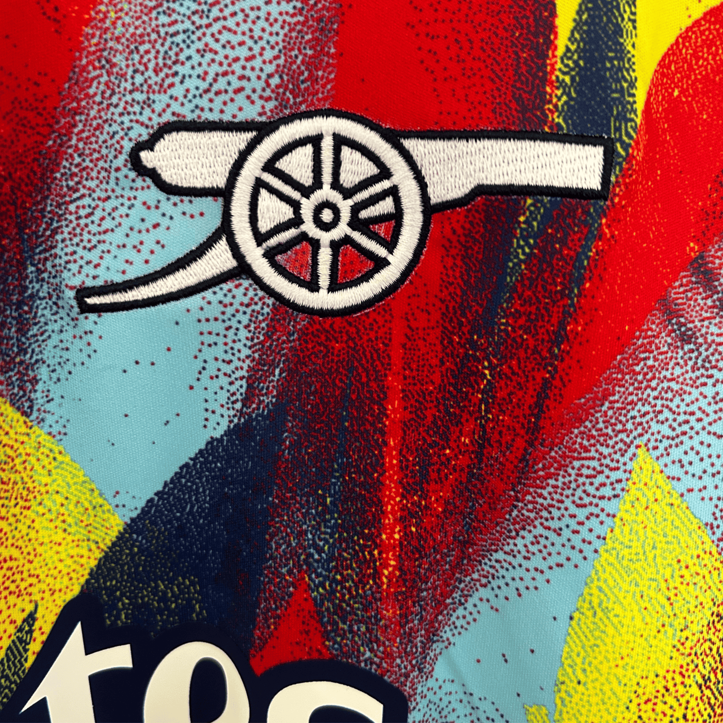 ELVN Arsenal pre-match kit 2025/26 featuring the team jersey with club logo and matching shorts, designed for fans and players.