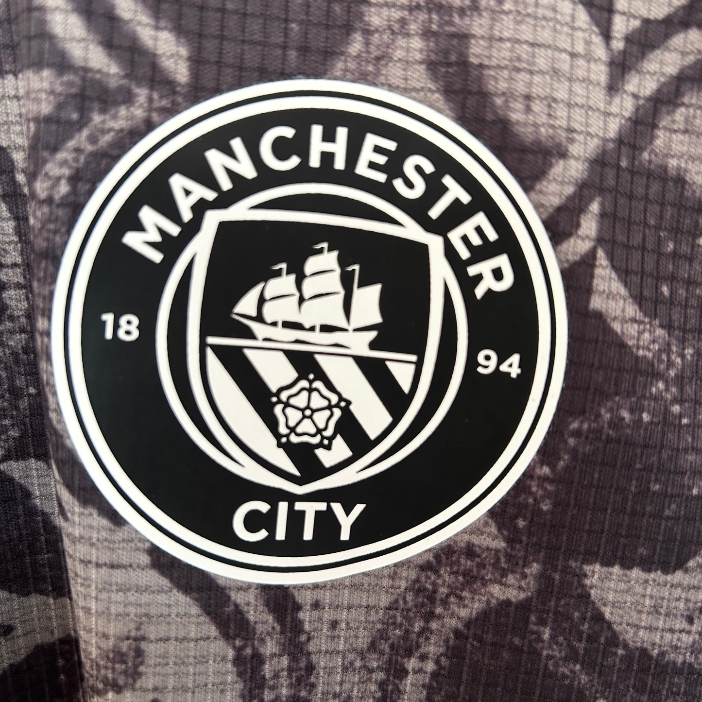 MANCHESTER CITY PRE-MATCH SHIRT 2025/26